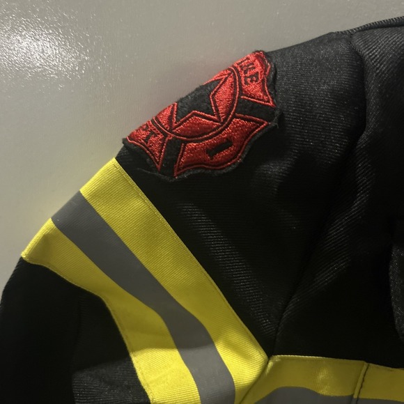 Disguise Unisex Kid's Halloween/Dress-Up Firefighter Costume S (4-6) - Picture 3 of 7